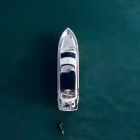 Top-down view of a boat navigating through water, symbolizing the context of boating accidents for legal assistance.