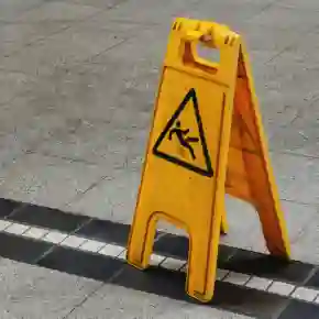 We floor sign, symbolizing slip and fall accidents.